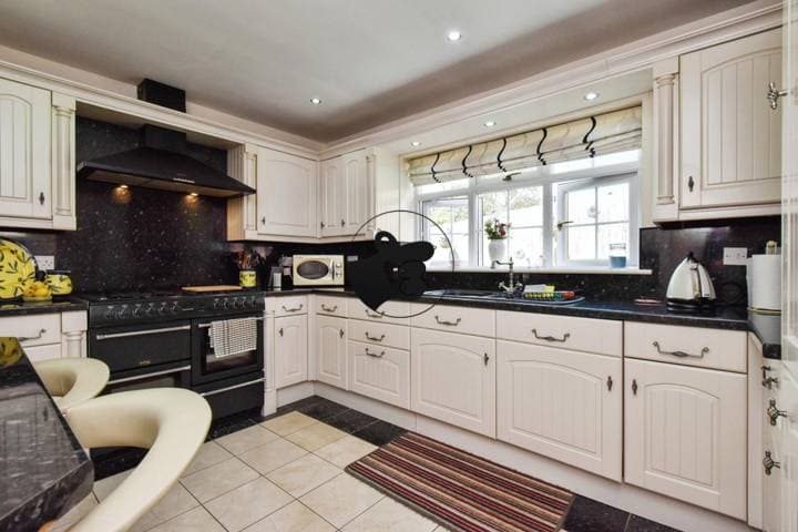 4 bedrooms house for sale in Ebbw Vale, United Kingdom - Image 3