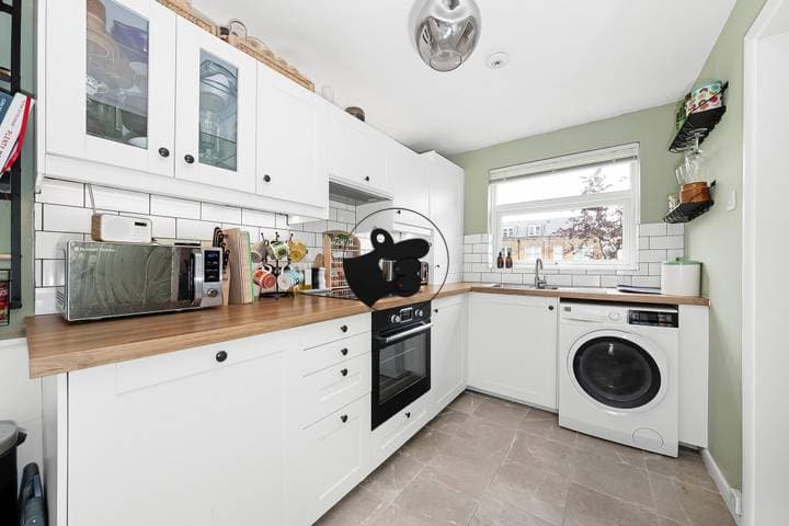 1 bedroom apartment for sale in London, United Kingdom - Image 13