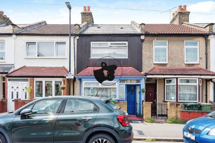 3 bedrooms house for sale in London, United Kingdom - Image 3