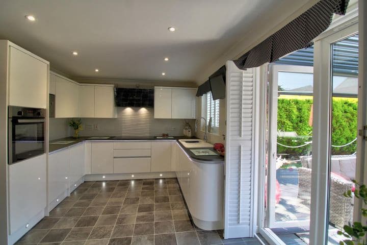 4 bedrooms house for sale in Newport, United Kingdom - Image 9