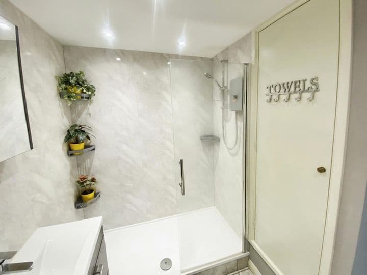 1 bedroom apartment for sale in Sheffield, United Kingdom - Image 7