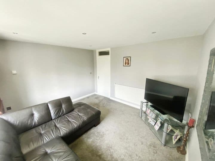 1 bedroom apartment for sale in Sheffield, United Kingdom - Image 3