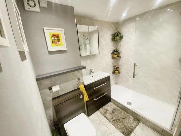 1 bedroom apartment for sale in Sheffield, United Kingdom - Image 6