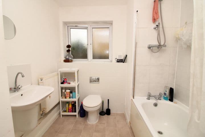 2 bedrooms apartment for sale in Grays, United Kingdom - Image 11