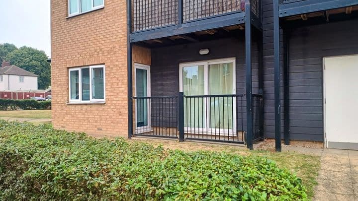 2 bedrooms apartment for sale in Grays, United Kingdom - Image 5