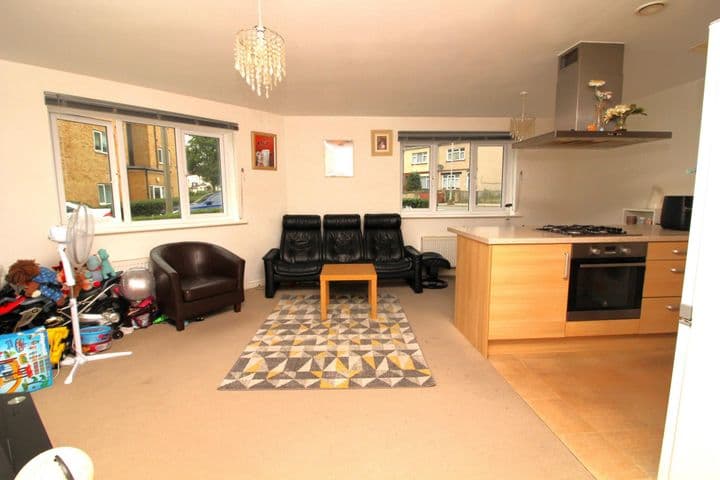 2 bedrooms apartment for sale in Grays, United Kingdom - Image 3