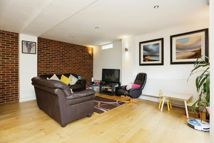 2 bedrooms house for sale in London, United Kingdom - Image 6