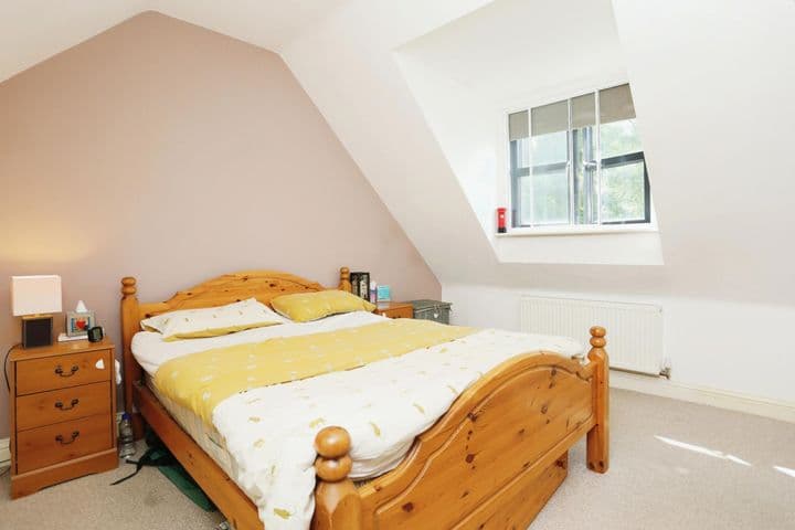 2 bedrooms house for sale in London, United Kingdom - Image 10