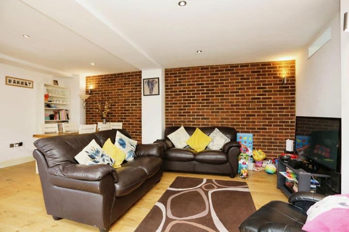 2 bedrooms house for sale in London, United Kingdom - Image 3