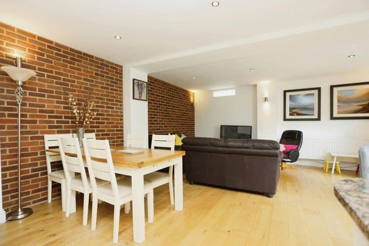 2 bedrooms house for sale in London, United Kingdom - Image 7