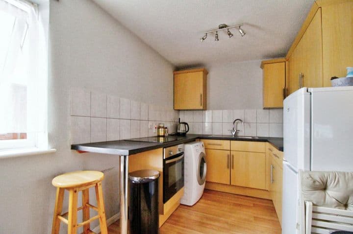 Apartment for sale in Romford, United Kingdom - Image 5