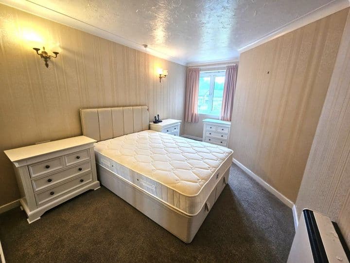 1 bedroom apartment for sale in Northwich, United Kingdom - Image 6