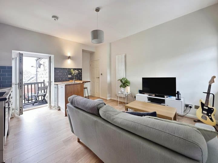 2 bedrooms apartment for sale in Leeds, United Kingdom - Image 2