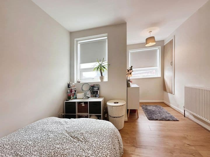 2 bedrooms apartment for sale in Leeds, United Kingdom - Image 8