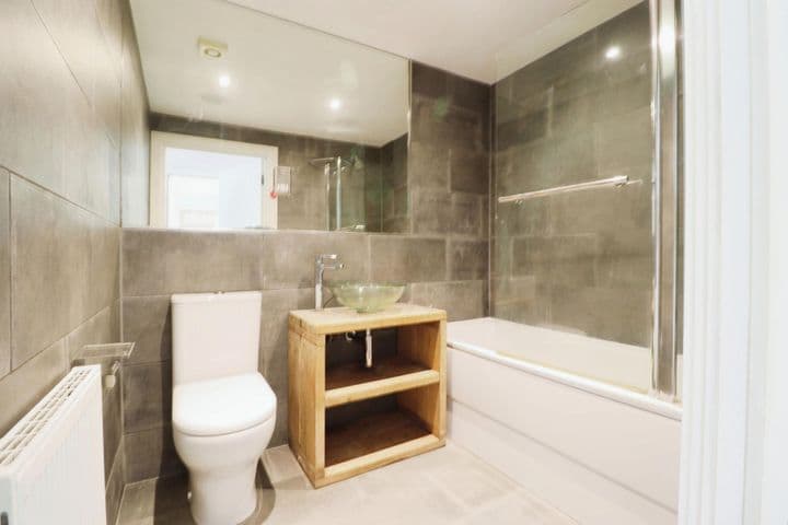 2 bedrooms apartment for sale in Chelmsford, United Kingdom - Image 10