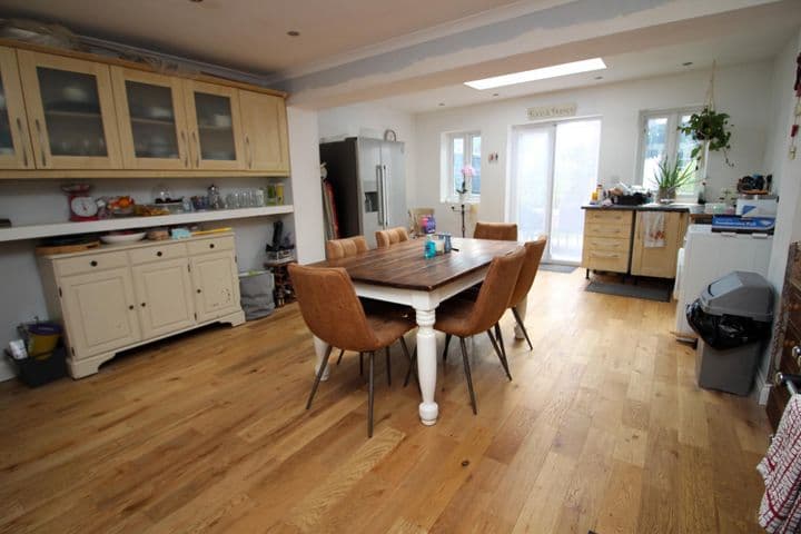 5 bedrooms house for sale in Romford, United Kingdom - Image 6