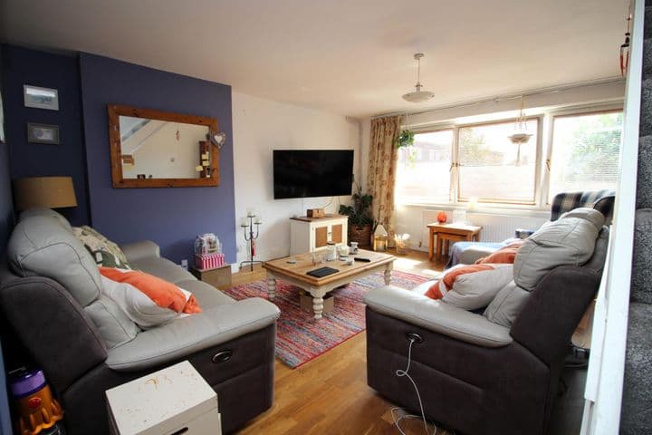 5 bedrooms house for sale in Romford, United Kingdom - Image 4