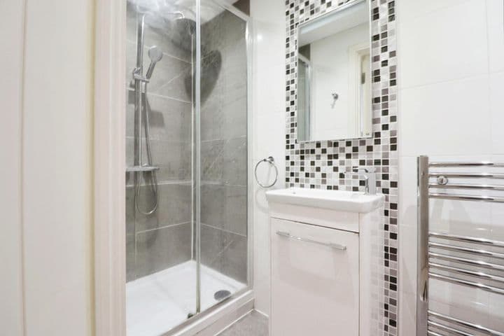 2 bedrooms apartment for sale in Chelmsford, United Kingdom - Image 11