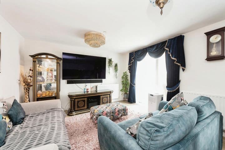 2 bedrooms apartment for sale in Feltham, United Kingdom - Image 4