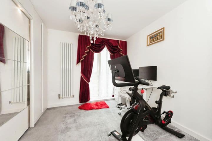 2 bedrooms apartment for sale in Feltham, United Kingdom - Image 10