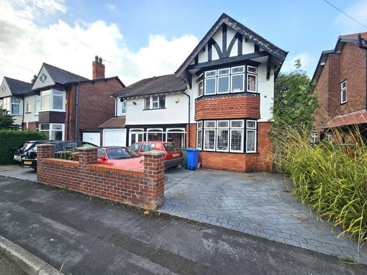 5 bedrooms house for sale in Stockport, United Kingdom - Image 2