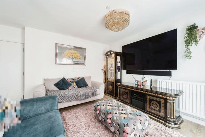 2 bedrooms apartment for sale in Feltham, United Kingdom - Image 6