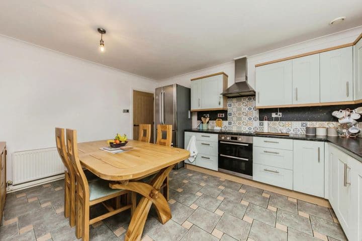 3 bedrooms house for sale in Telford, United Kingdom - Image 2