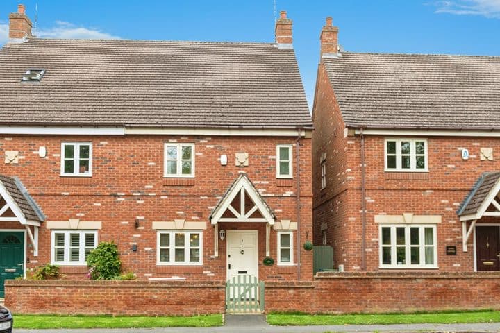 4 bedrooms house for sale in Warwick, United Kingdom - Image 2