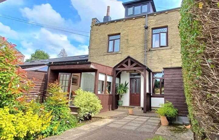 3 bedrooms house for sale in Bradford, United Kingdom - Image 2