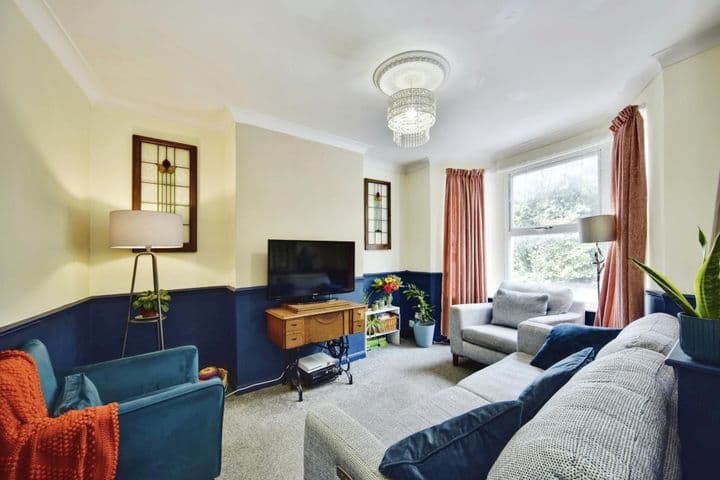 4 bedrooms house for sale in Gillingham, United Kingdom - Image 2