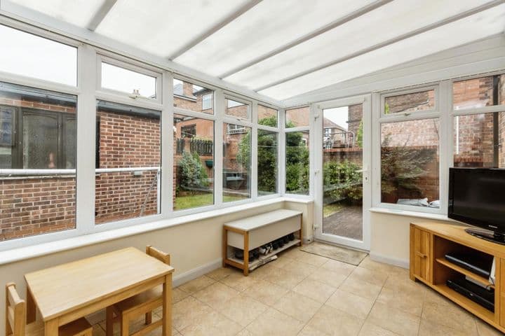 3 bedrooms house for sale in Nottingham, United Kingdom - Image 2