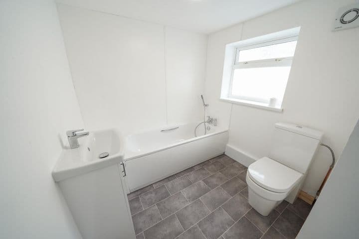 3 bedrooms house for sale in Llanelli, United Kingdom - Image 12