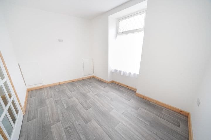 3 bedrooms house for sale in Llanelli, United Kingdom - Image 4