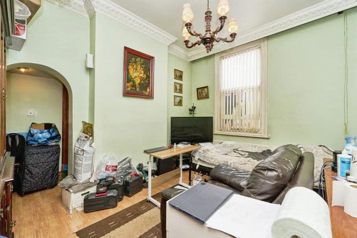 4 bedrooms house for sale in London, United Kingdom - Image 7