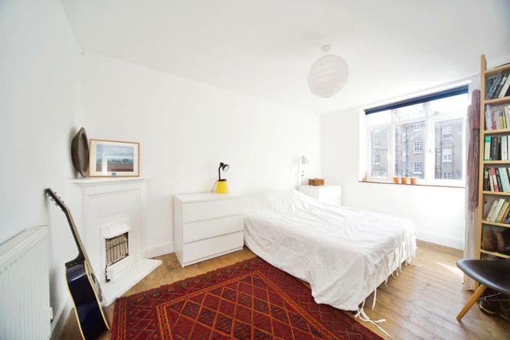 3 bedrooms apartment for sale in London, United Kingdom - Image 5