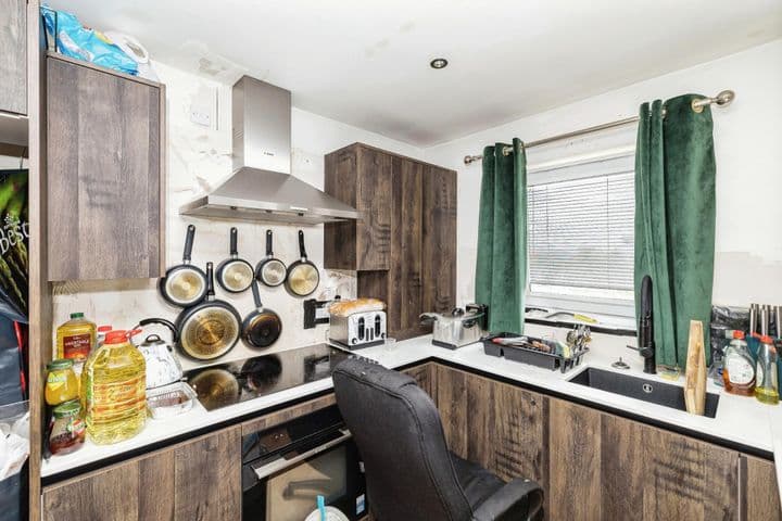 2 bedrooms apartment for sale in Livingston, United Kingdom - Image 4