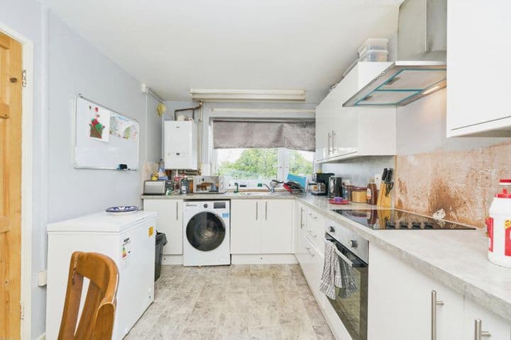 2 bedrooms apartment for sale in Hayes, United Kingdom - Image 5