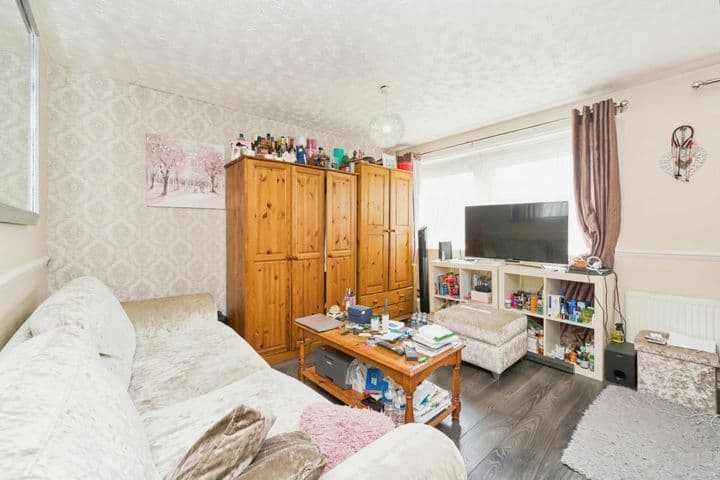 2 bedrooms apartment for sale in Hayes, United Kingdom - Image 2