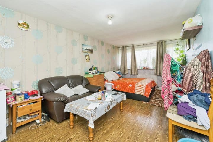 1 bedroom apartment for sale in Southall, United Kingdom - Image 3