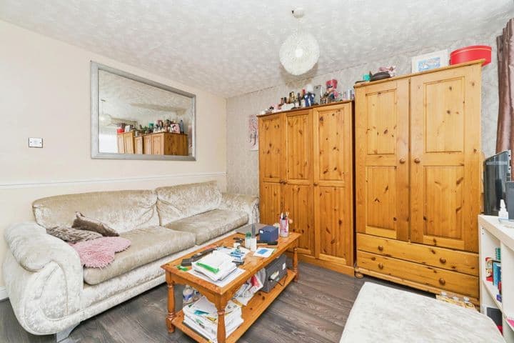 2 bedrooms apartment for sale in Hayes, United Kingdom - Image 3