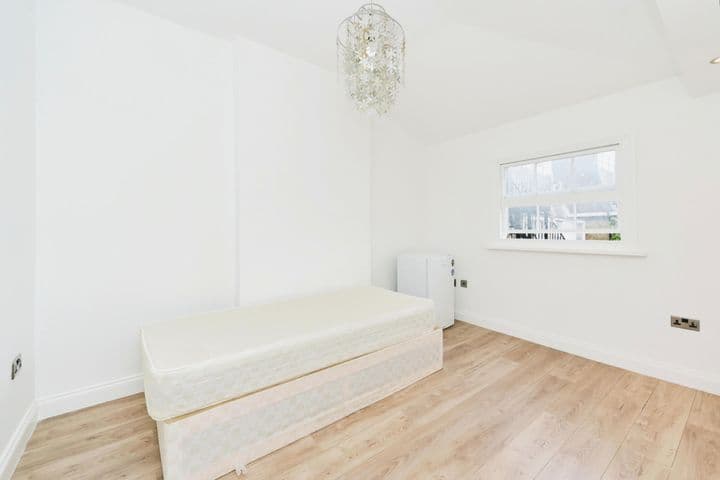 2 bedrooms apartment for sale in London, United Kingdom - Image 8