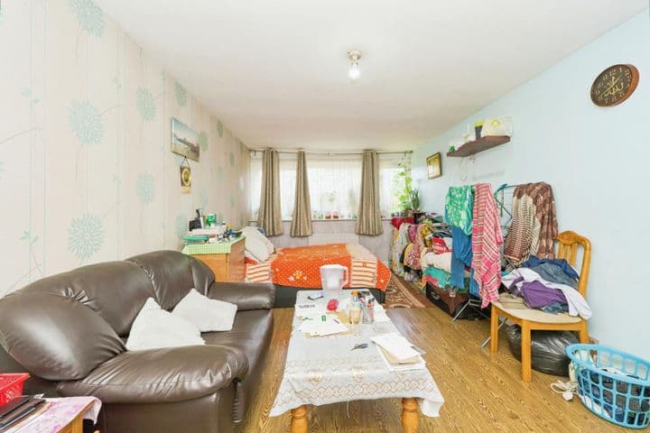 1 bedroom apartment for sale in Southall, United Kingdom - Image 4