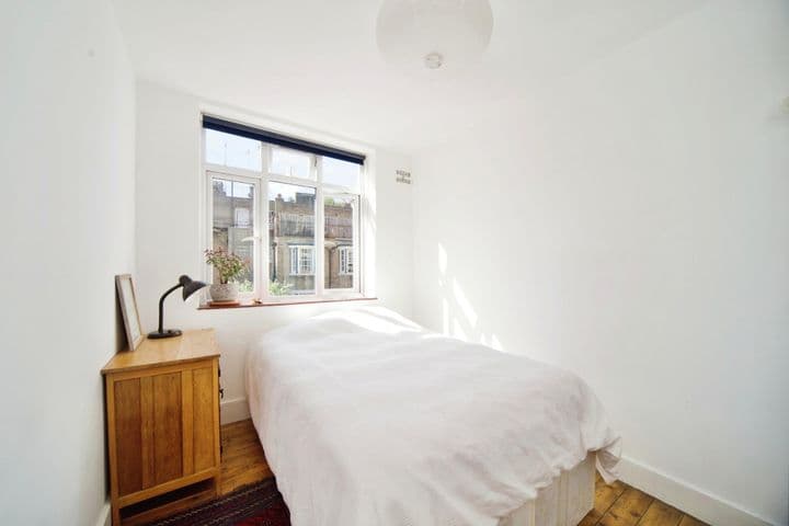 3 bedrooms apartment for sale in London, United Kingdom - Image 9