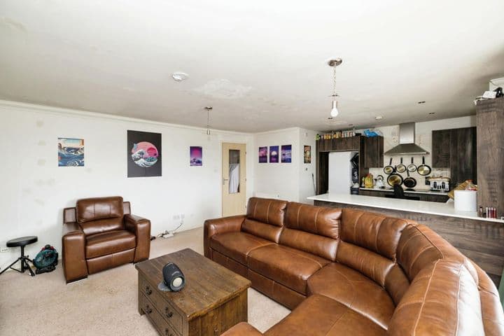 2 bedrooms apartment for sale in Livingston, United Kingdom - Image 5