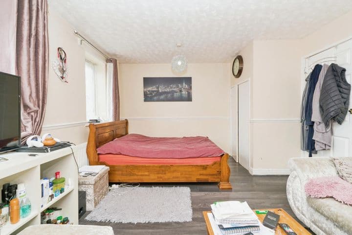 2 bedrooms apartment for sale in Hayes, United Kingdom - Image 4