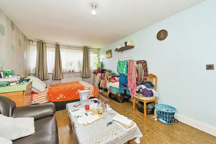 1 bedroom apartment for sale in Southall, United Kingdom - Image 5