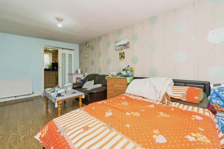 1 bedroom apartment for sale in Southall, United Kingdom - Image 8