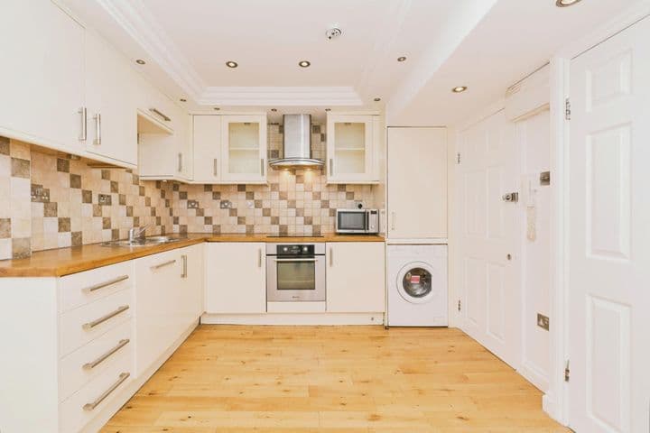 2 bedrooms apartment for sale in London, United Kingdom - Image 4