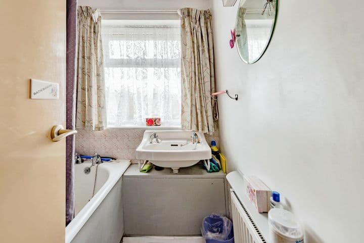 3 bedrooms house for sale in Crawley, United Kingdom - Image 11