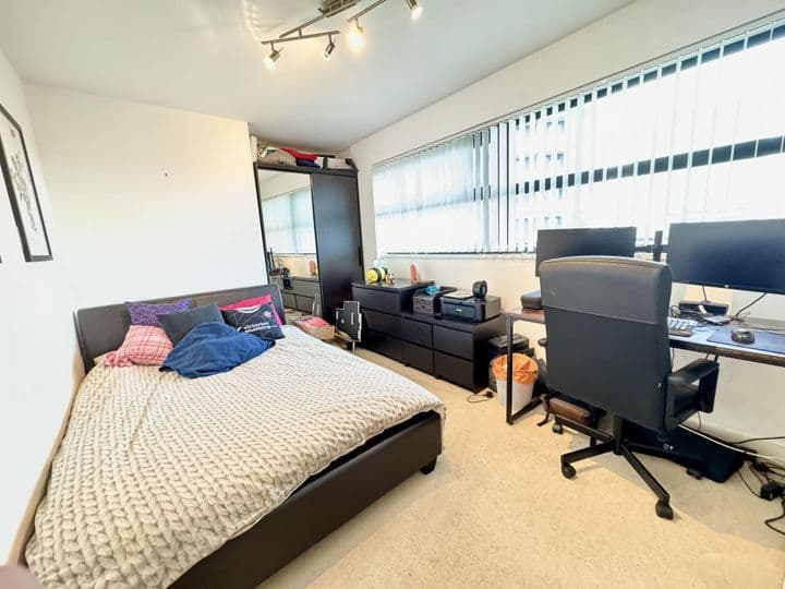 2 bedrooms apartment for sale in Salford, United Kingdom - Image 8